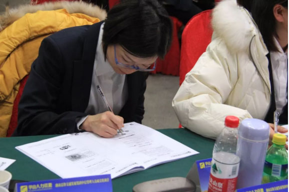 湖南望城縣雷鋒汽車運(yùn)輸有限公司,長(zhǎng)沙城市交通,校車運(yùn)營(yíng),安保服務(wù),新能源科技