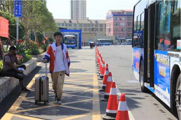 湖南望城縣雷鋒汽車運輸有限公司,長沙城市交通,校車運營,安保服務(wù),新能源科技