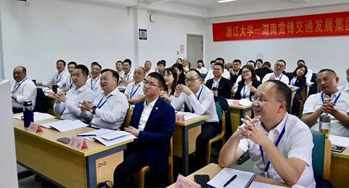 湖南望城縣雷鋒汽車運(yùn)輸有限公司,長沙城市交通,校車運(yùn)營,安保服務(wù),新能源科技