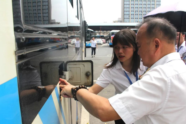 湖南駿達集團有限公司,長沙城市交通,校車運營,安保服務(wù),新能源科技 湖南駿達集團有限公司,長沙城市交通,校車運營,安保服務(wù),新能源科技