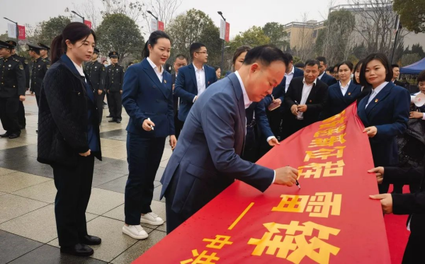 湖南駿達(dá)集團(tuán)有限公司,長(zhǎng)沙城市交通,校車運(yùn)營(yíng),安保服務(wù),新能源科技