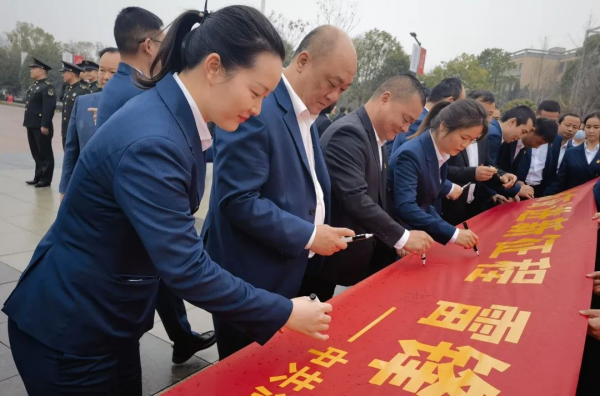 湖南駿達(dá)集團(tuán)有限公司,長(zhǎng)沙城市交通,校車運(yùn)營(yíng),安保服務(wù),新能源科技