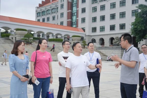 湖南駿達(dá)集團(tuán)有限公司,長沙城市交通,校車運(yùn)營,安保服務(wù),新能源科技 湖南駿達(dá)集團(tuán)有限公司,長沙城市交通,校車運(yùn)營,安保服務(wù),新能源科技
