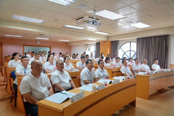 湖南駿達集團有限公司,長沙城市交通,校車運營,安保服務(wù),新能源科技 湖南駿達集團有限公司,長沙城市交通,校車運營,安保服務(wù),新能源科技