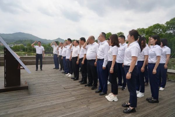 湖南駿達集團有限公司,長沙城市交通,校車運營,安保服務(wù),新能源科技 湖南駿達集團有限公司,長沙城市交通,校車運營,安保服務(wù),新能源科技