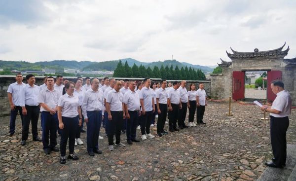 湖南駿達集團有限公司,長沙城市交通,校車運營,安保服務(wù),新能源科技 湖南駿達集團有限公司,長沙城市交通,校車運營,安保服務(wù),新能源科技