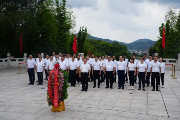 湖南駿達集團有限公司,長沙城市交通,校車運營,安保服務(wù),新能源科技 湖南駿達集團有限公司,長沙城市交通,校車運營,安保服務(wù),新能源科技