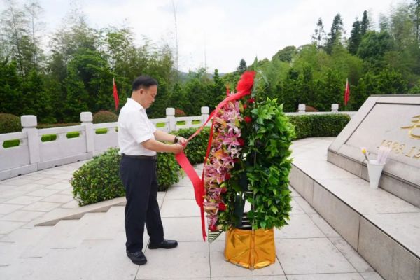 湖南駿達集團有限公司,長沙城市交通,校車運營,安保服務(wù),新能源科技 湖南駿達集團有限公司,長沙城市交通,校車運營,安保服務(wù),新能源科技