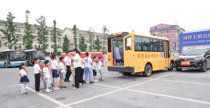 湖南駿達(dá)集團有限公司,長沙城市交通,校車運營,安保服務(wù),新能源科技
