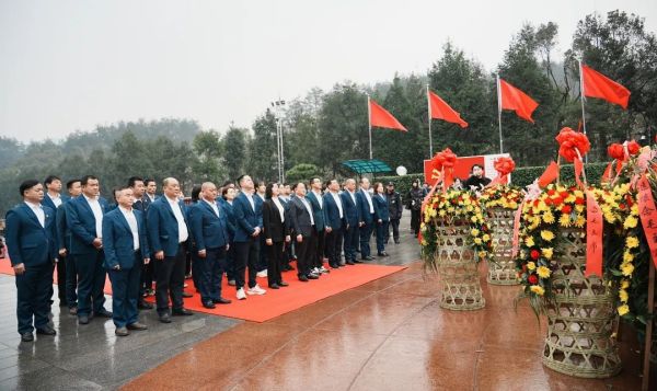 湖南駿達集團有限公司,長沙城市交通,校車運營,安保服務(wù),新能源科技 湖南駿達集團有限公司,長沙城市交通,校車運營,安保服務(wù),新能源科技