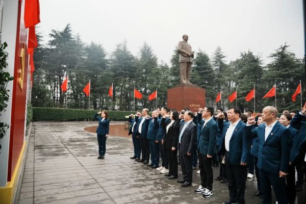 湖南駿達集團有限公司,長沙城市交通,校車運營,安保服務(wù),新能源科技 湖南駿達集團有限公司,長沙城市交通,校車運營,安保服務(wù),新能源科技