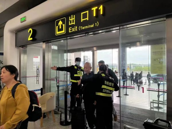 湖南駿達(dá)集團(tuán)有限公司,長(zhǎng)沙城市交通,校車運(yùn)營(yíng),安保服務(wù),新能源科技 湖南駿達(dá)集團(tuán)有限公司,長(zhǎng)沙城市交通,校車運(yùn)營(yíng),安保服務(wù),新能源科技