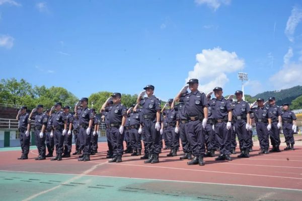 湖南駿達集團有限公司,長沙城市交通,校車運營,安保服務(wù),新能源科技