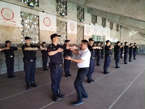 湖南駿達集團有限公司,長沙城市交通,校車運營,安保服務(wù),新能源科技