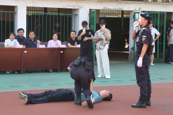 湖南駿達集團有限公司,長沙城市交通,校車運營,安保服務(wù),新能源科技