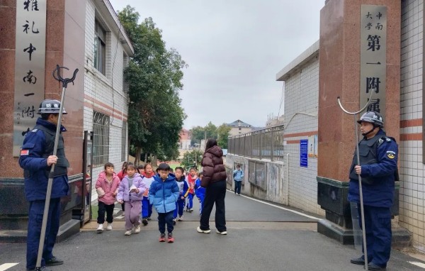 湖南駿達(dá)集團(tuán)有限公司,長(zhǎng)沙城市交通,校車運(yùn)營(yíng),安保服務(wù),新能源科技 湖南駿達(dá)集團(tuán)有限公司,長(zhǎng)沙城市交通,校車運(yùn)營(yíng),安保服務(wù),新能源科技