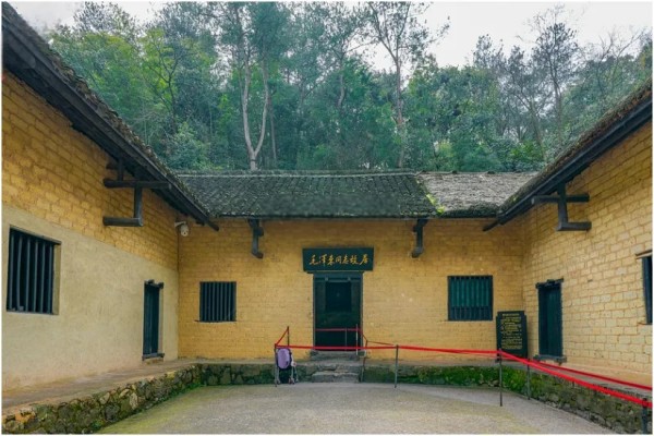 湖南駿達(dá)集團(tuán)有限公司,長(zhǎng)沙城市交通,校車(chē)運(yùn)營(yíng),安保服務(wù),新能源科技 湖南駿達(dá)集團(tuán)有限公司,長(zhǎng)沙城市交通,校車(chē)運(yùn)營(yíng),安保服務(wù),新能源科技
