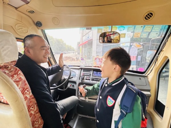 湖南駿達(dá)集團(tuán)有限公司,長(zhǎng)沙城市交通,校車運(yùn)營(yíng),安保服務(wù),新能源科技 湖南駿達(dá)集團(tuán)有限公司,長(zhǎng)沙城市交通,校車運(yùn)營(yíng),安保服務(wù),新能源科技