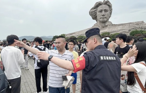 湖南駿達(dá)集團(tuán)有限公司,長(zhǎng)沙城市交通,校車運(yùn)營(yíng),安保服務(wù),新能源科技 湖南駿達(dá)集團(tuán)有限公司,長(zhǎng)沙城市交通,校車運(yùn)營(yíng),安保服務(wù),新能源科技