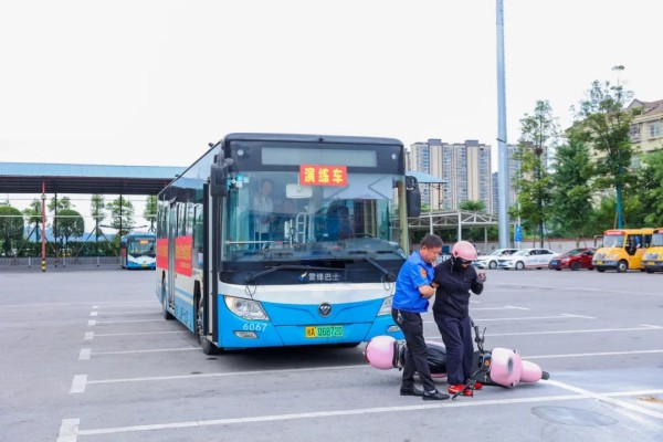 湖南駿達(dá)集團(tuán)有限公司,長沙城市交通,校車運(yùn)營,安保服務(wù),新能源科技 湖南駿達(dá)集團(tuán)有限公司,長沙城市交通,校車運(yùn)營,安保服務(wù),新能源科技
